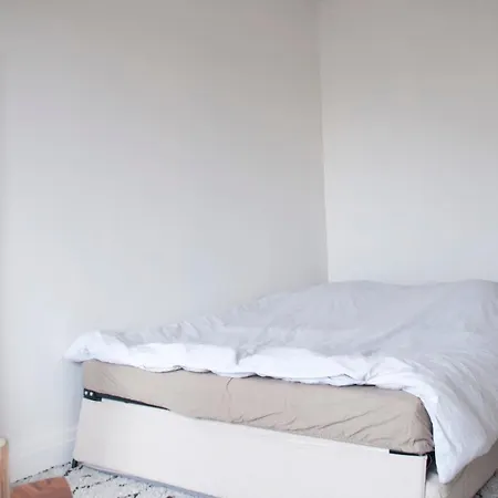 Bright Studio Near Bastille Paris